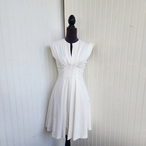 Lyn Devon Women's White Cap Sleeve Pleat Textured Dress Black Back Zip Lined 4 - Picture 1 of 15